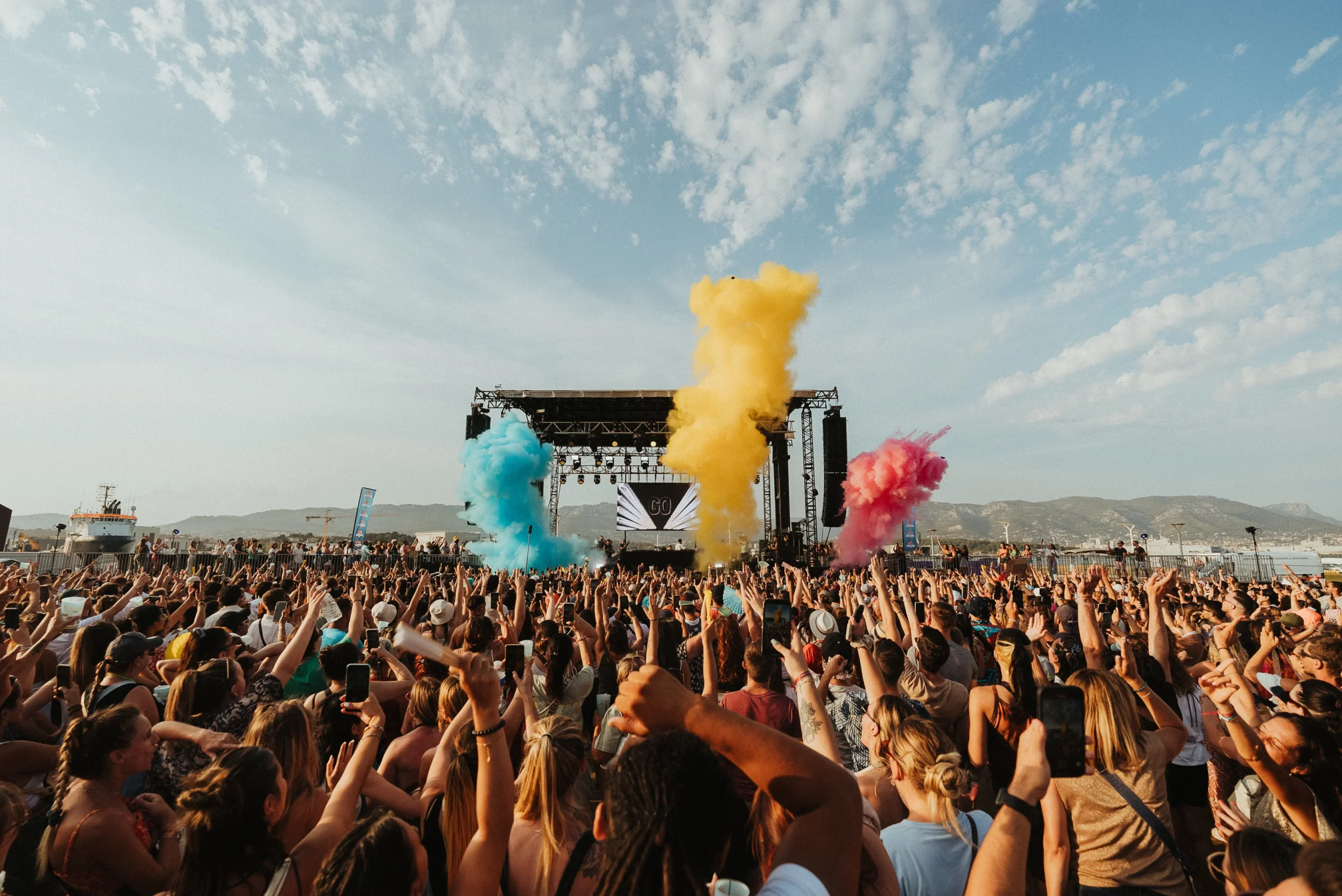 Action Bulle de Fun à La Kermesse de La Seyne-sur-Mer : Trois jours de fête, de solidarité et de musique pour 60 000 festivaliers 🎉💙